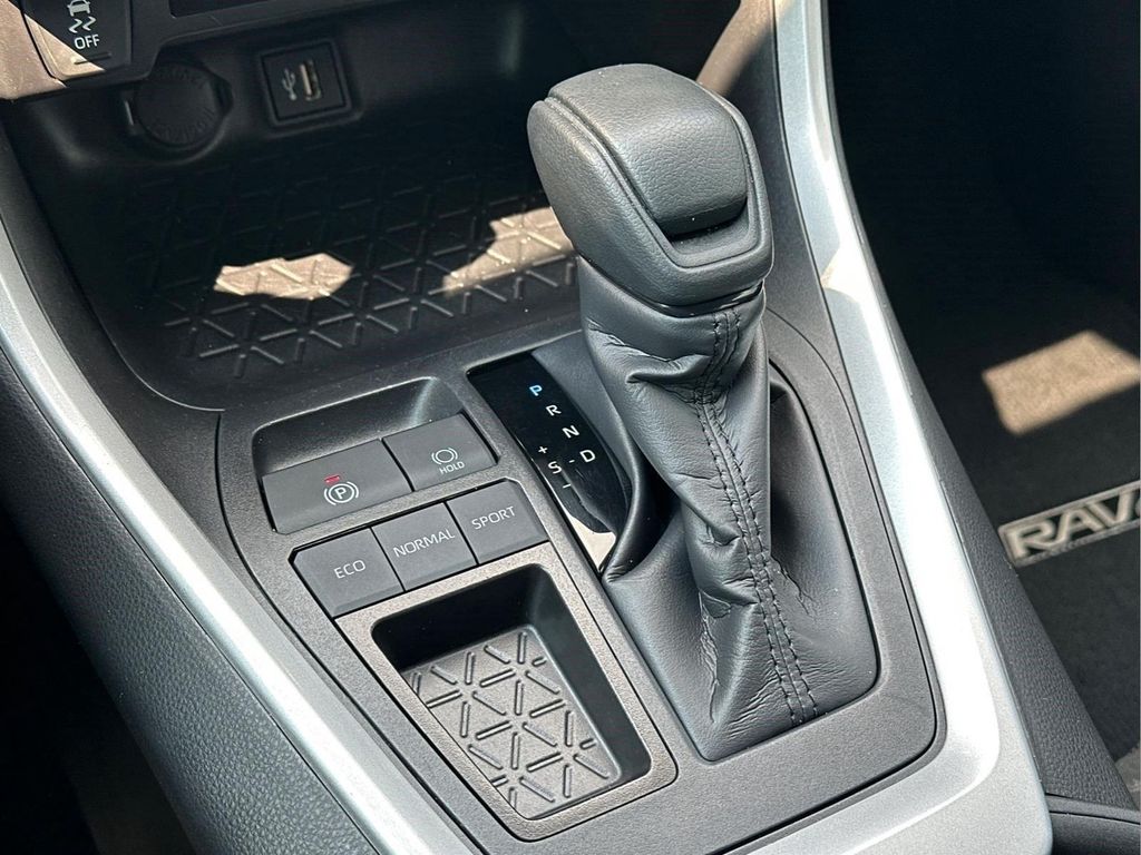 2025 Toyota RAV4 LE 缩略图 28