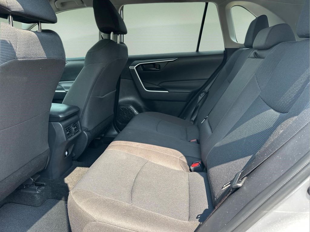 2025 Toyota RAV4 LE 缩略图 16