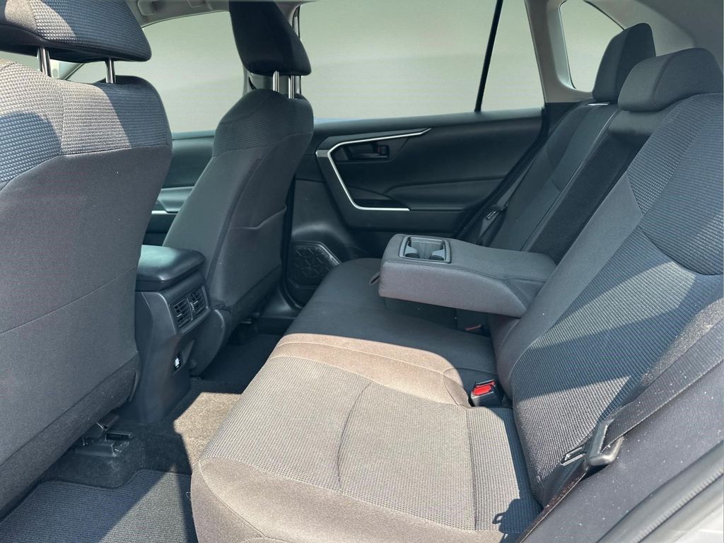 2025 Toyota RAV4 LE 缩略图 17