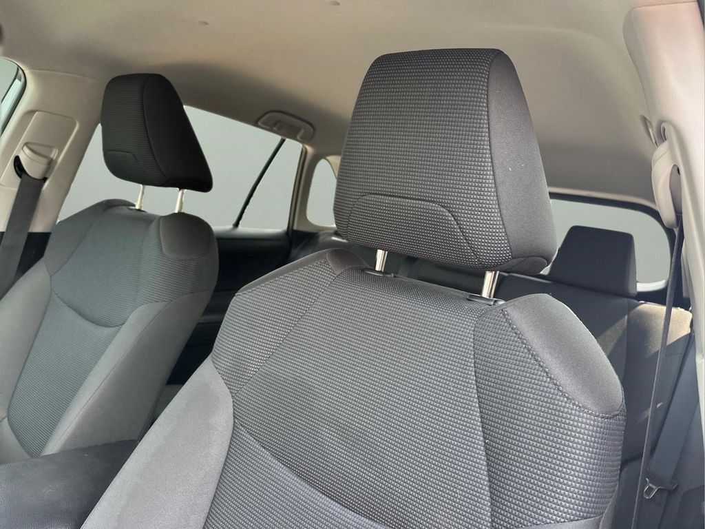 2025 Toyota RAV4 LE 缩略图 21