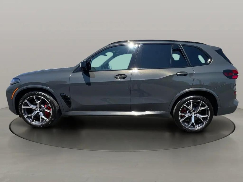 2024 BMW X5 M60I — фото 2