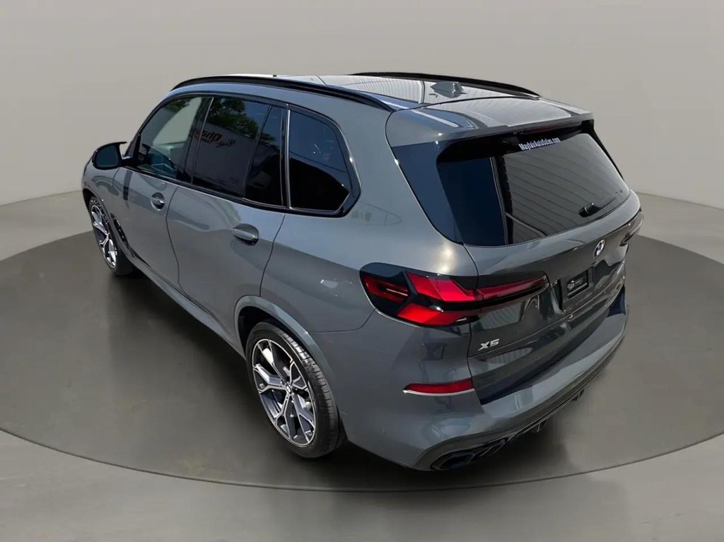 2024 BMW X5 M60I — фото 3