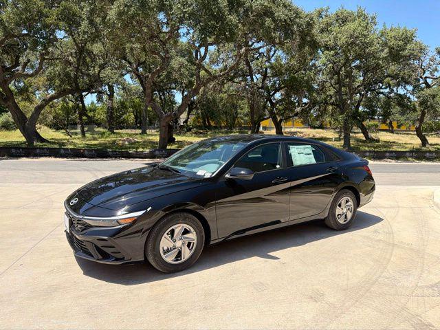 New 2026 Hyundai ELANTRA SE