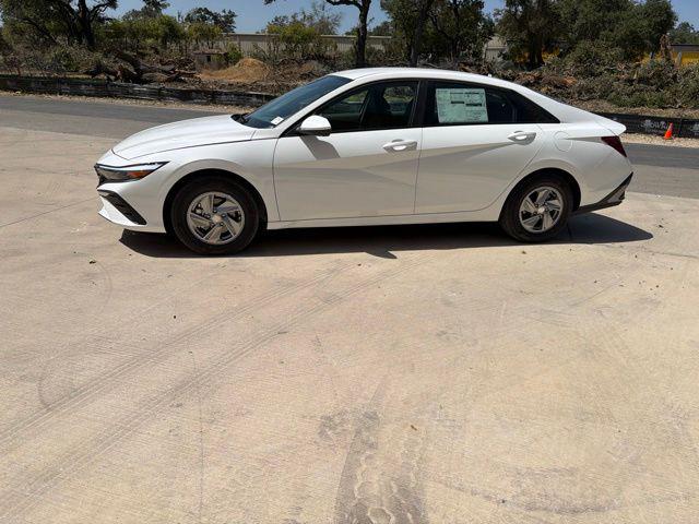 New 2026 Hyundai ELANTRA SE