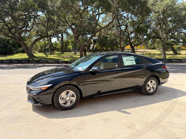 New 2026 Hyundai ELANTRA SE