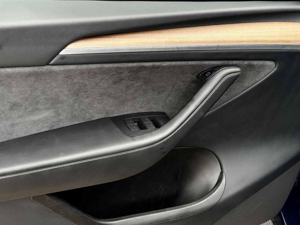 2023 Tesla MODEL Y LONG RANGE DUAL MOTOR ALL-WHEEL DRIVE 照片 9