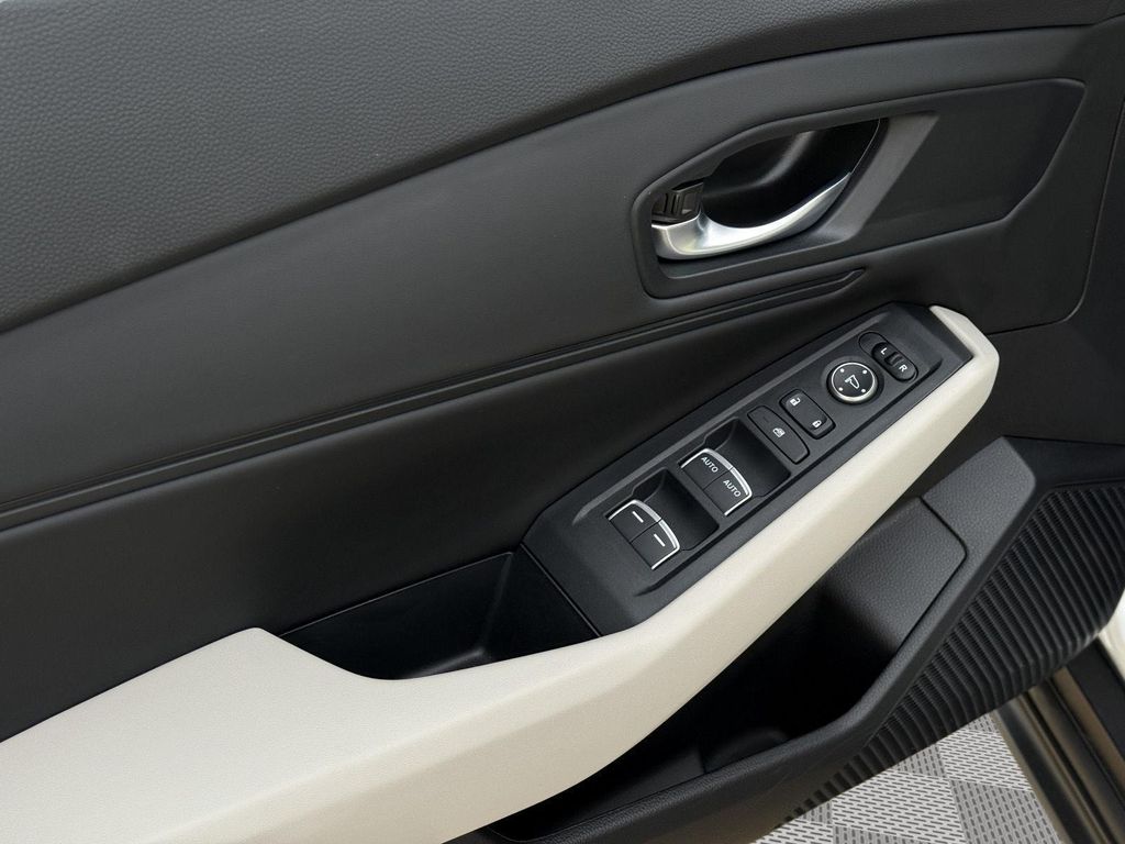 2026 Honda ACCORD SE photo 9
