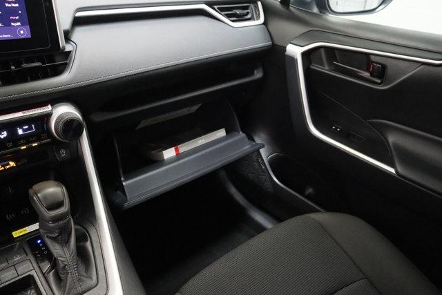 صورة مصغرة 20 لـ 2024 Toyota RAV4 LE