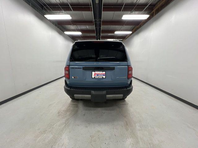 TOYOTA LAND CRUISER - 7