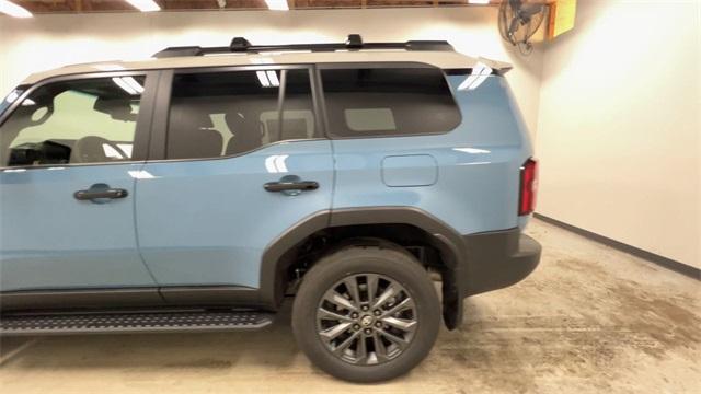 TOYOTA LAND CRUISER - 7