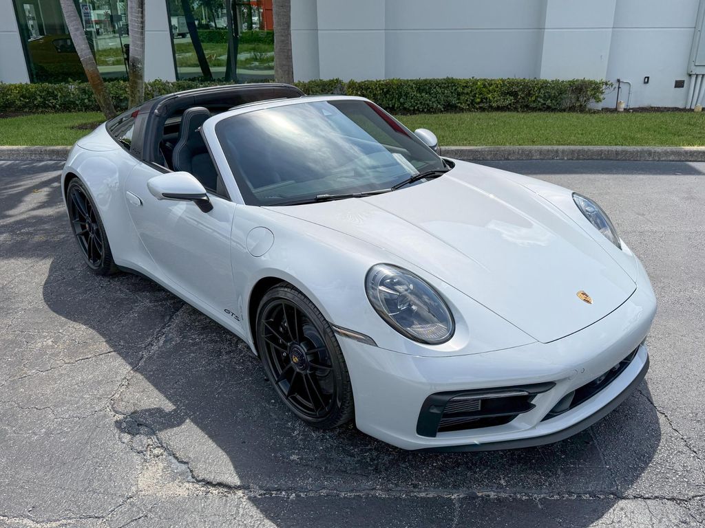 2024 Porsche 911 TARGA 4 GTS — фото 2