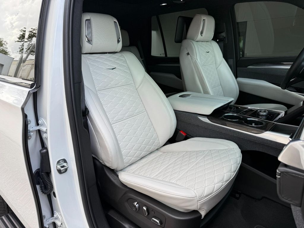 صورة مصغرة 34 لـ 2025 Cadillac ESCALADE V-SERIES