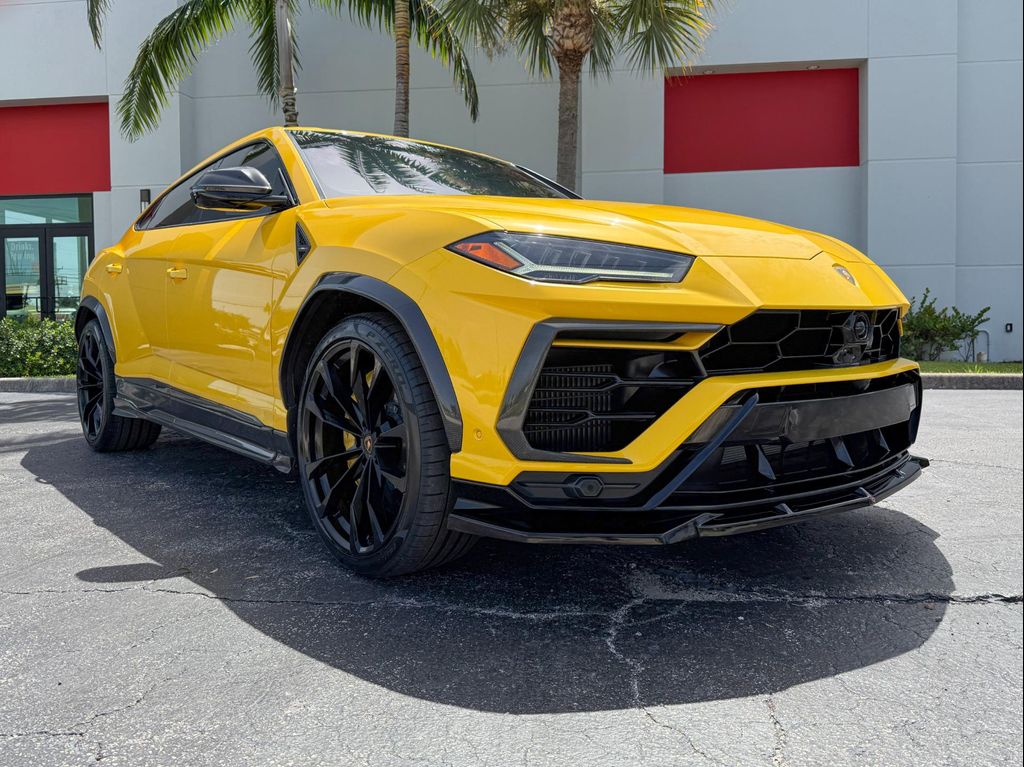 صورة 7 لـ 2022 Lamborghini URUS SUV