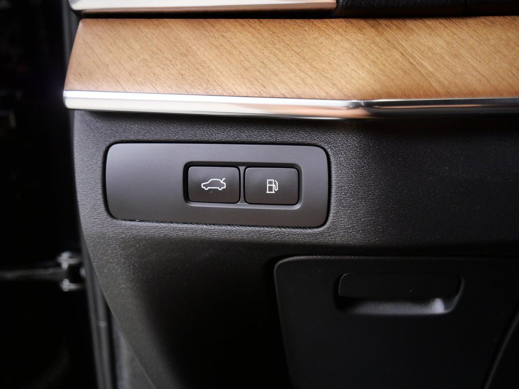 صورة مصغرة 24 لـ 2024 Volvo XC90 RECHARGE PLUG-IN HYBRID T8 PLUS 6-SEATER