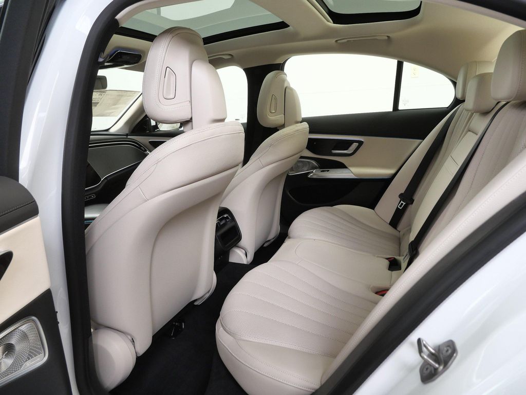 صورة 9 لـ 2027 Mercedes-BENZ E-CLASS