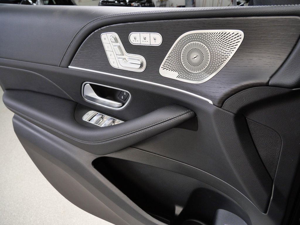 2026 Mercedes-BENZ GLE — миниатюра 13