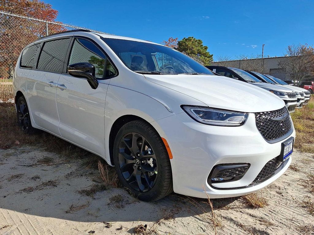 New 2026 Chrysler Pacifica L