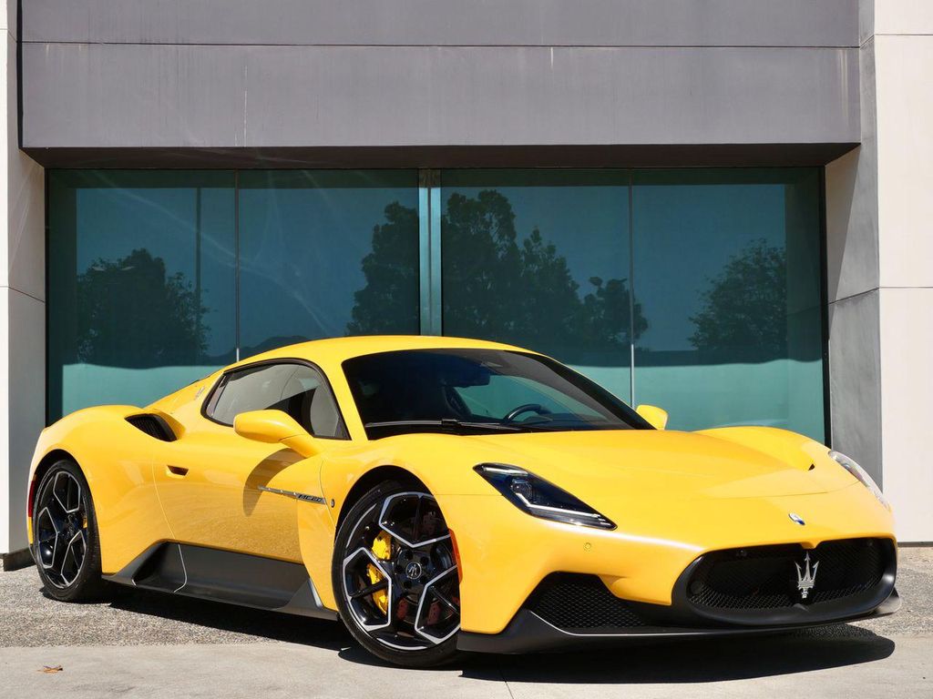 Maserati MC20 main image