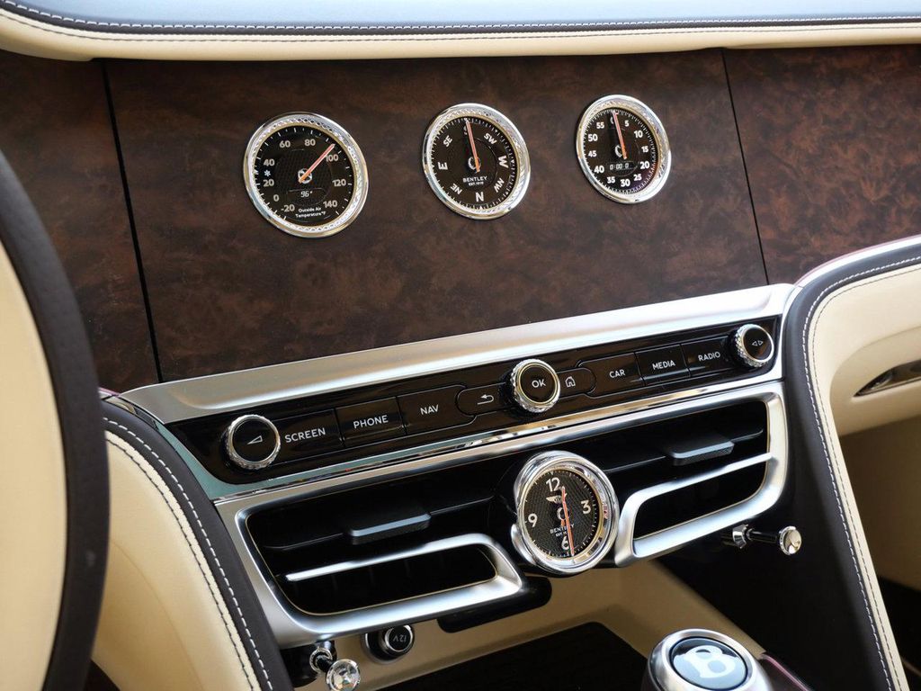 صورة مصغرة 13 لـ 2026 Bentley FLYING SPUR AZURE