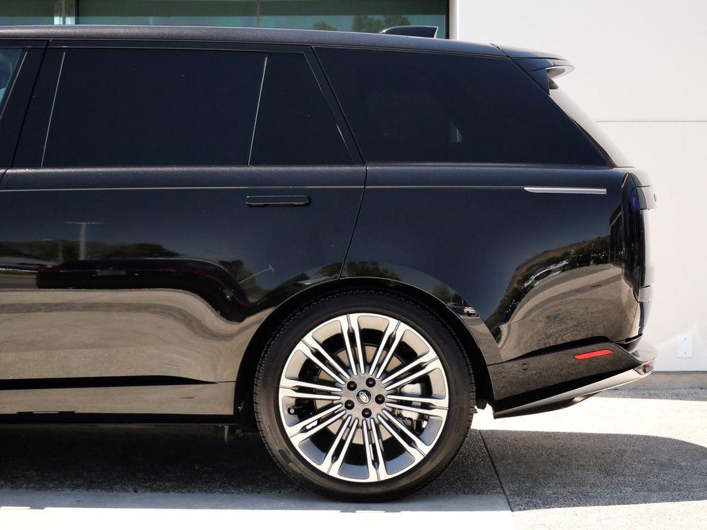 صورة 6 لـ 2025 LAND Rover RANGE ROVER P530 SE 7 SEAT