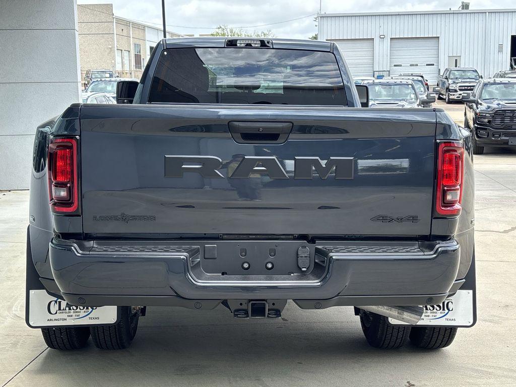 صورة 4 لـ 2026 RAM 3500 BIG HORN CREW CAB 4X4 8' BOX