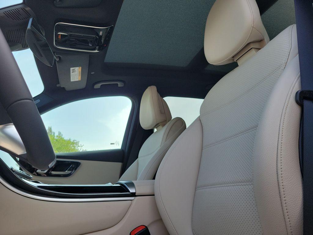 2026 Mercedes-BENZ GLC — миниатюра 22
