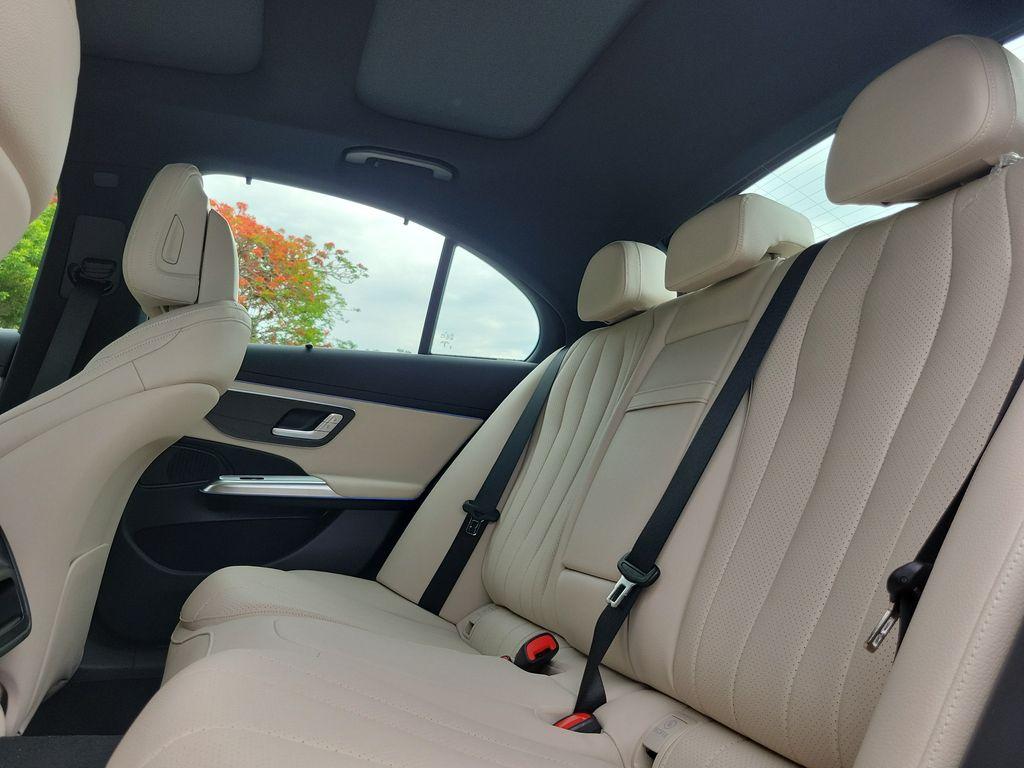 صورة 10 لـ 2026 Mercedes-BENZ E-CLASS