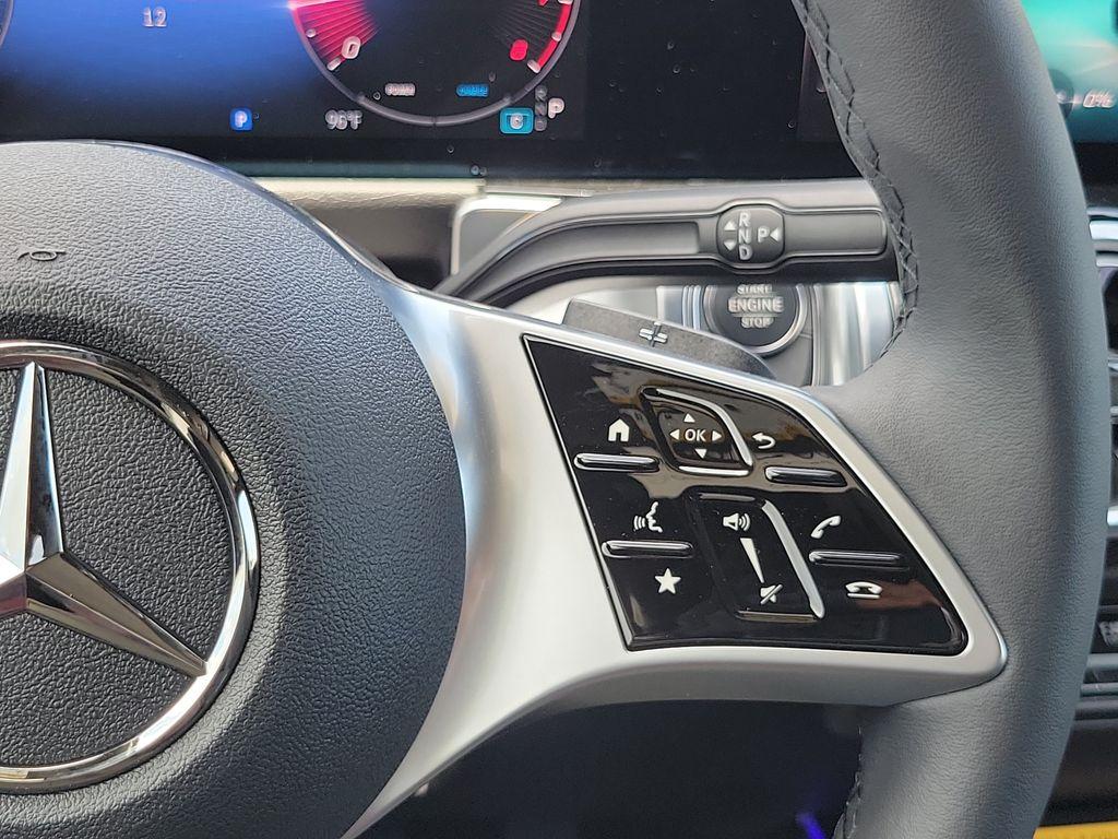 2026 Mercedes-BENZ GLB — миниатюра 29