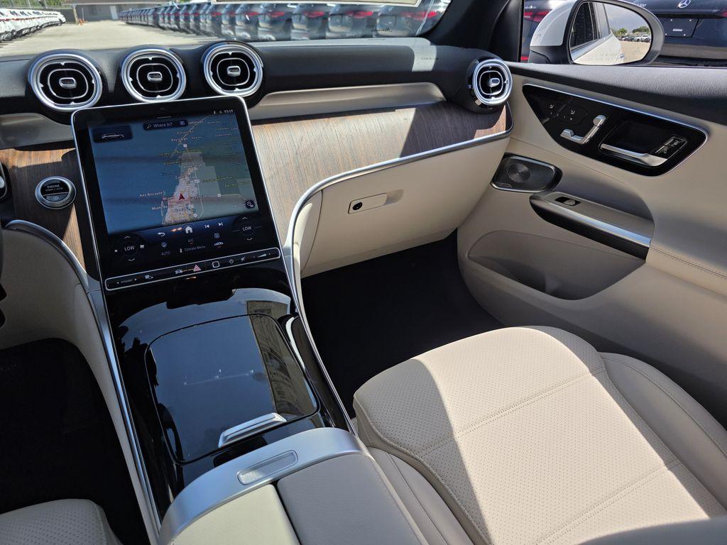 2026 Mercedes-BENZ GLC — миниатюра 12