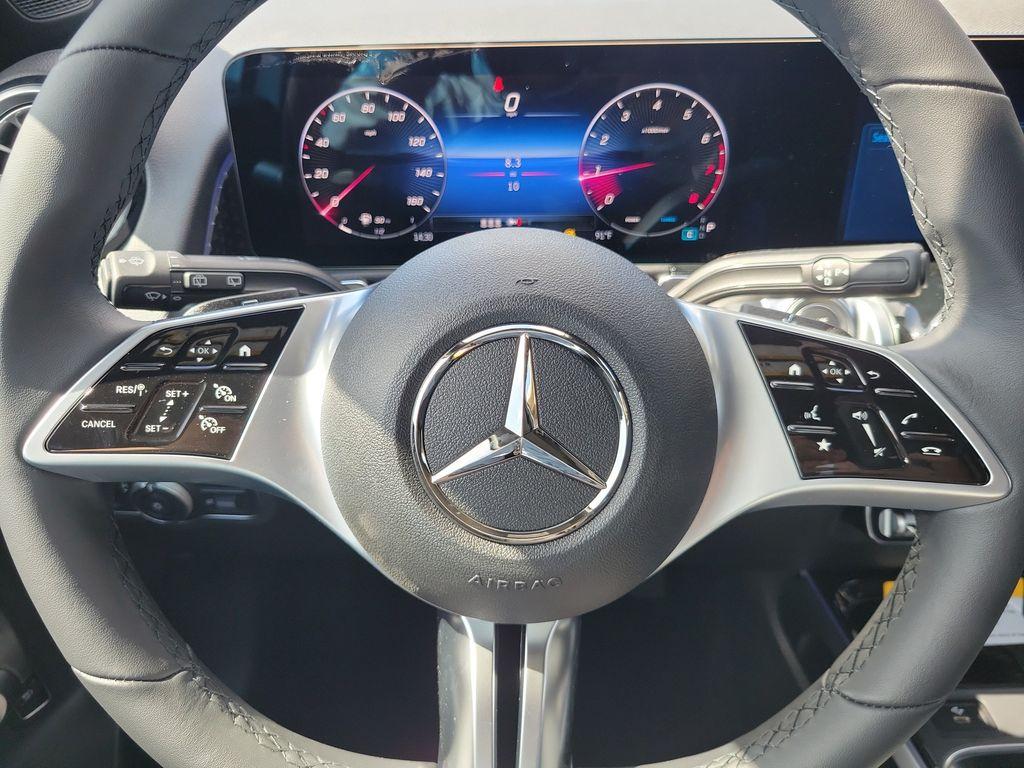 2026 Mercedes-BENZ GLB — миниатюра 25