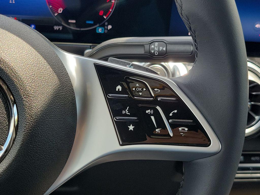 2026 Mercedes-BENZ GLB — миниатюра 25