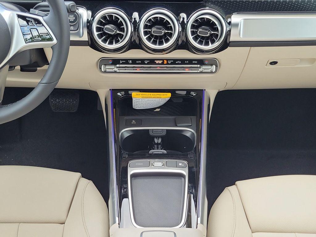 2026 Mercedes-BENZ GLB — миниатюра 16