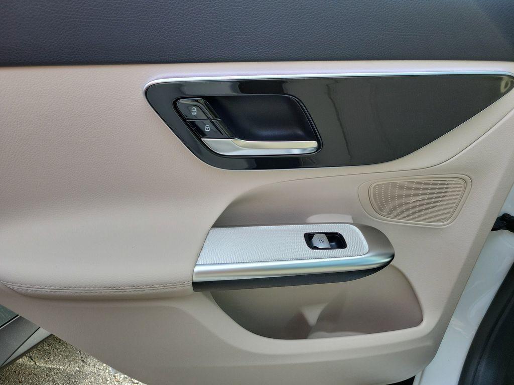 MERCEDES-BENZ GLC - 8