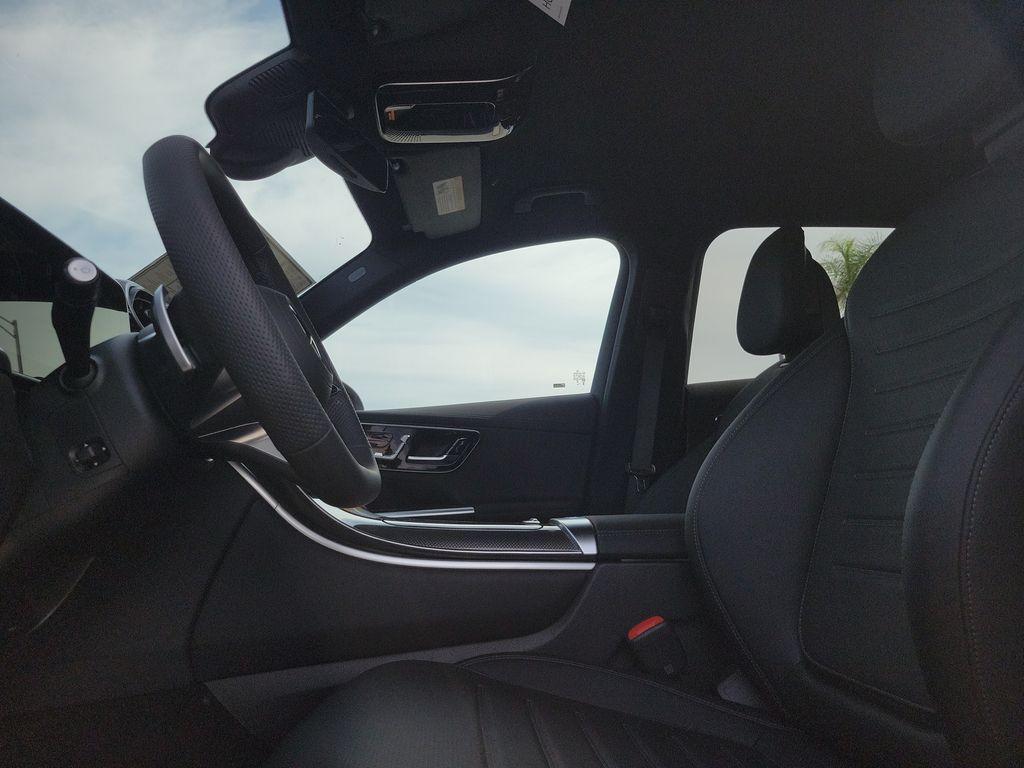 2026 Mercedes-BENZ GLC — миниатюра 21