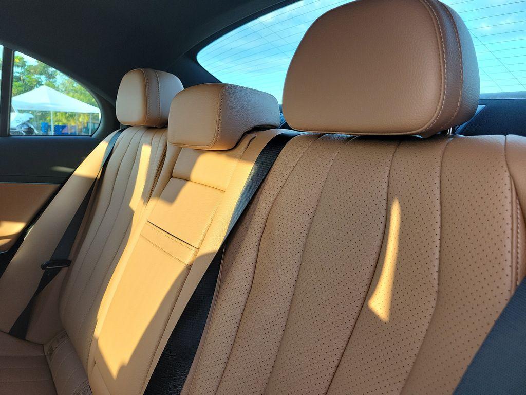 MERCEDES-BENZ E-CLASS - 10
