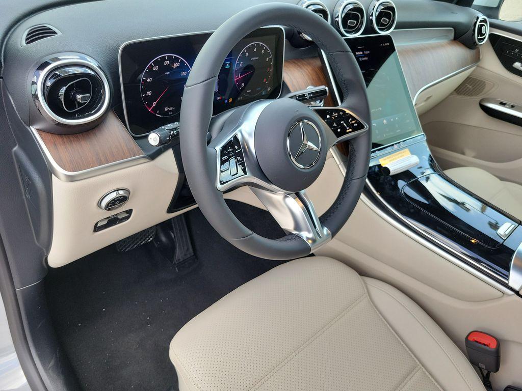 2026 Mercedes-BENZ GLC — миниатюра 20