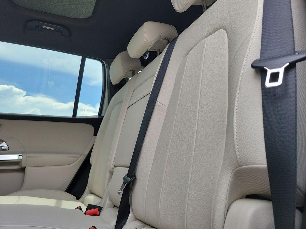 2026 Mercedes-BENZ GLB — миниатюра 9