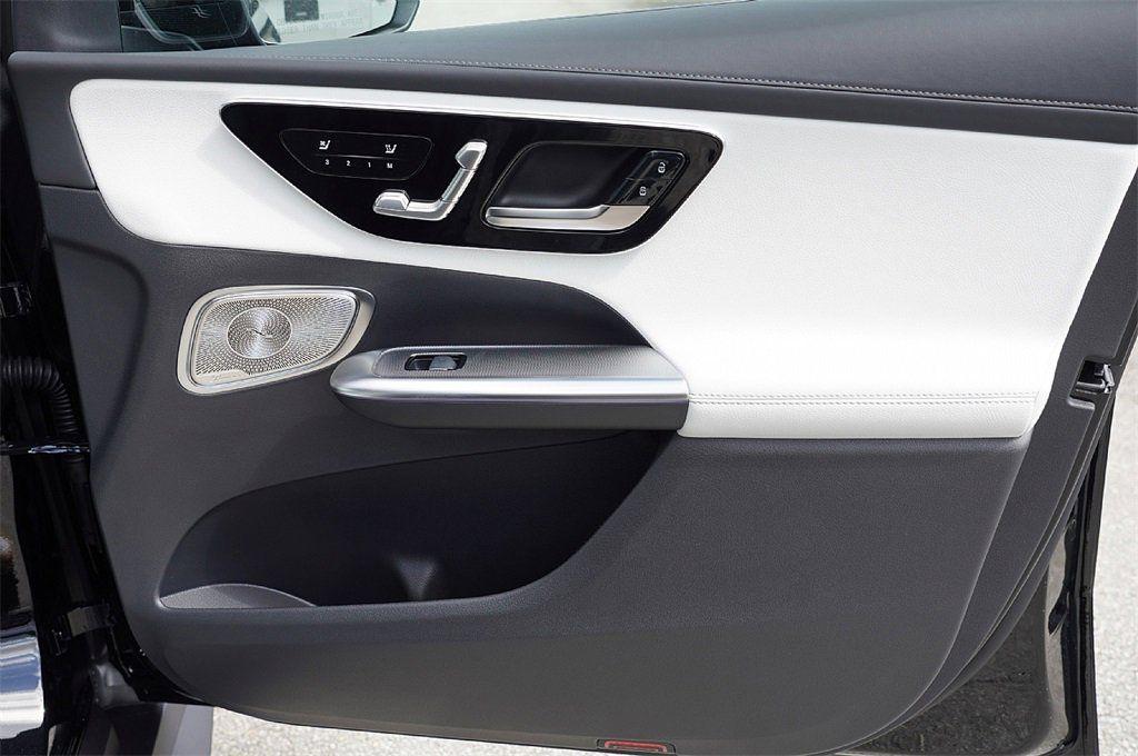 MERCEDES-BENZ GLC - 10