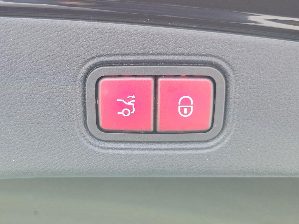 MERCEDES-BENZ E-CLASS - 10