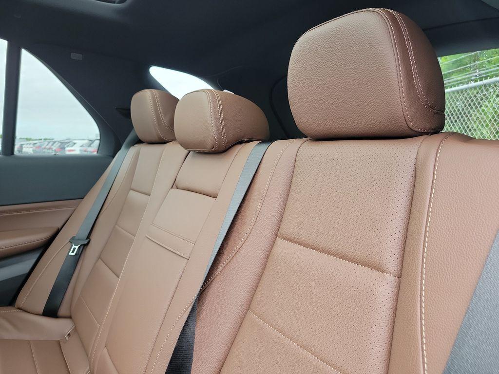 2026 Mercedes-BENZ GLE — миниатюра 11