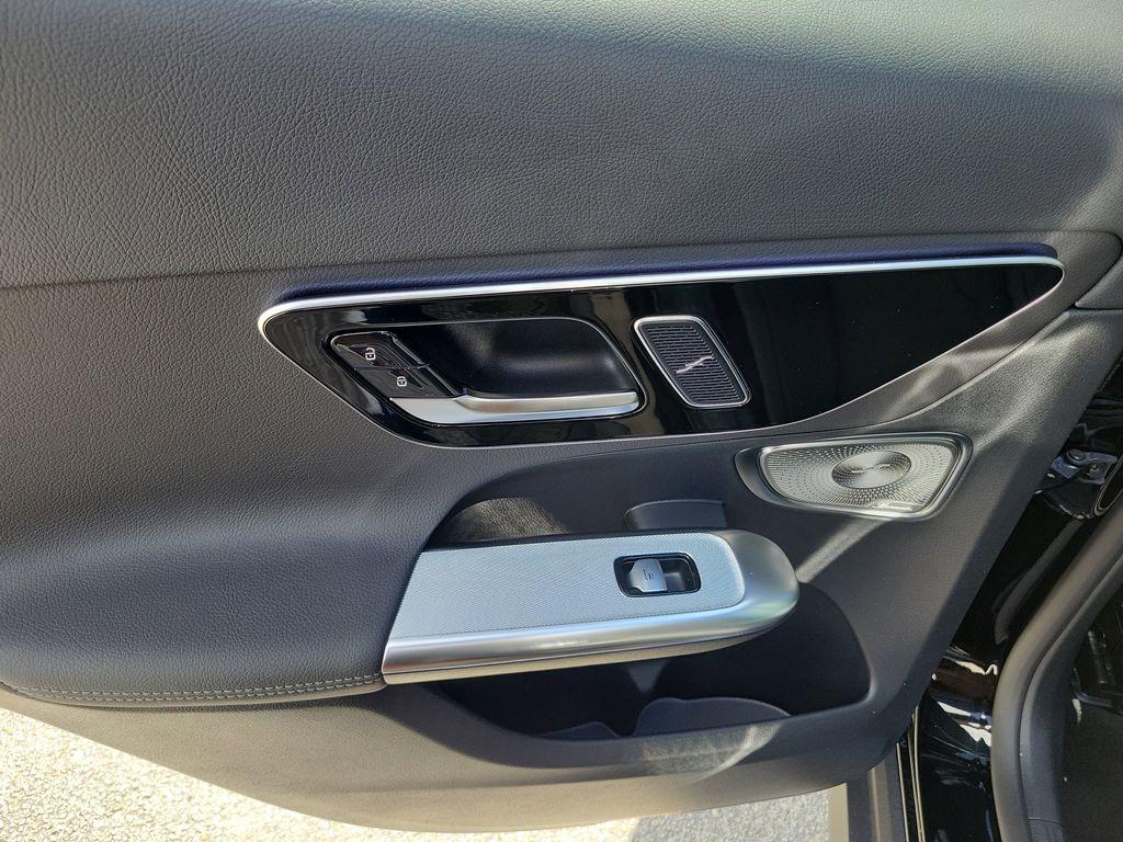 MERCEDES-BENZ GLC - 10