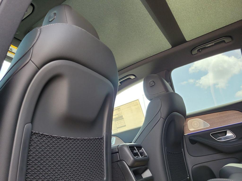 2026 Mercedes-BENZ GLE — миниатюра 12