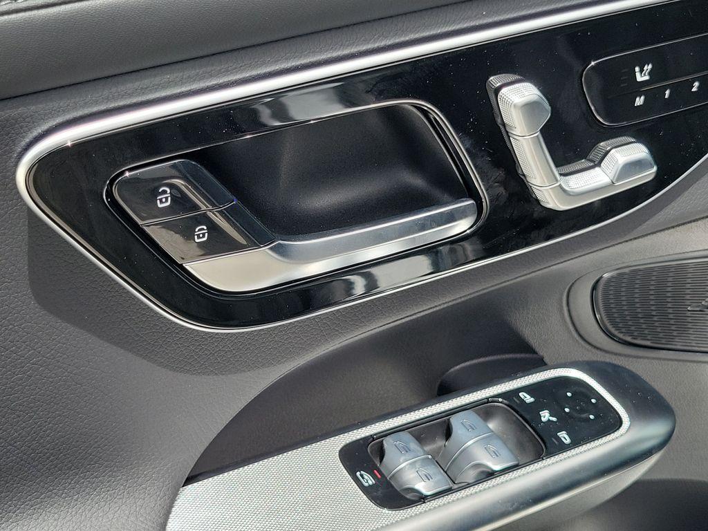 2026 Mercedes-BENZ GLC thumbnail 19