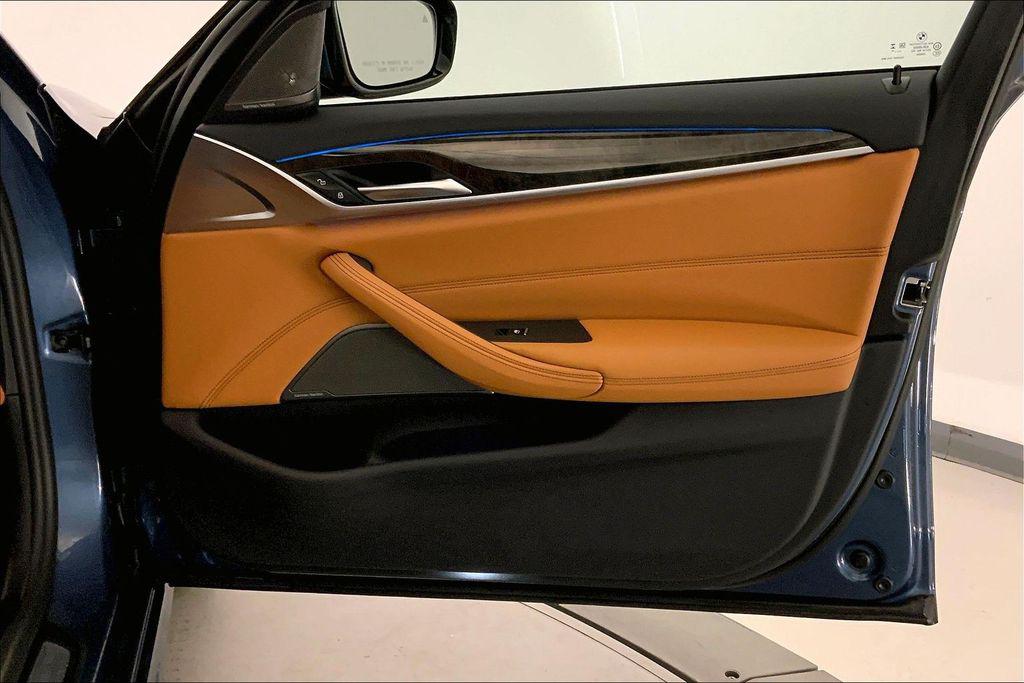 صورة مصغرة 25 لـ 2023 BMW 530E BASE