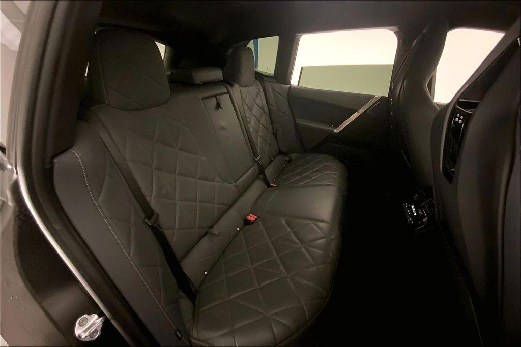 صورة مصغرة 14 لـ 2023 BMW IX M60