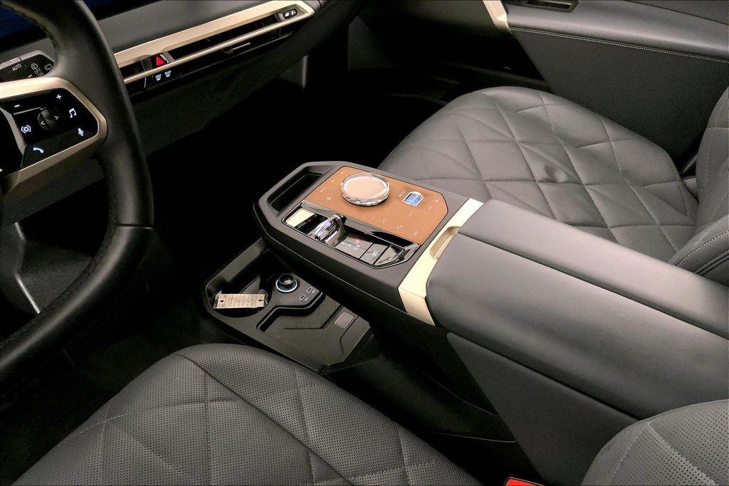 صورة مصغرة 21 لـ 2023 BMW IX M60