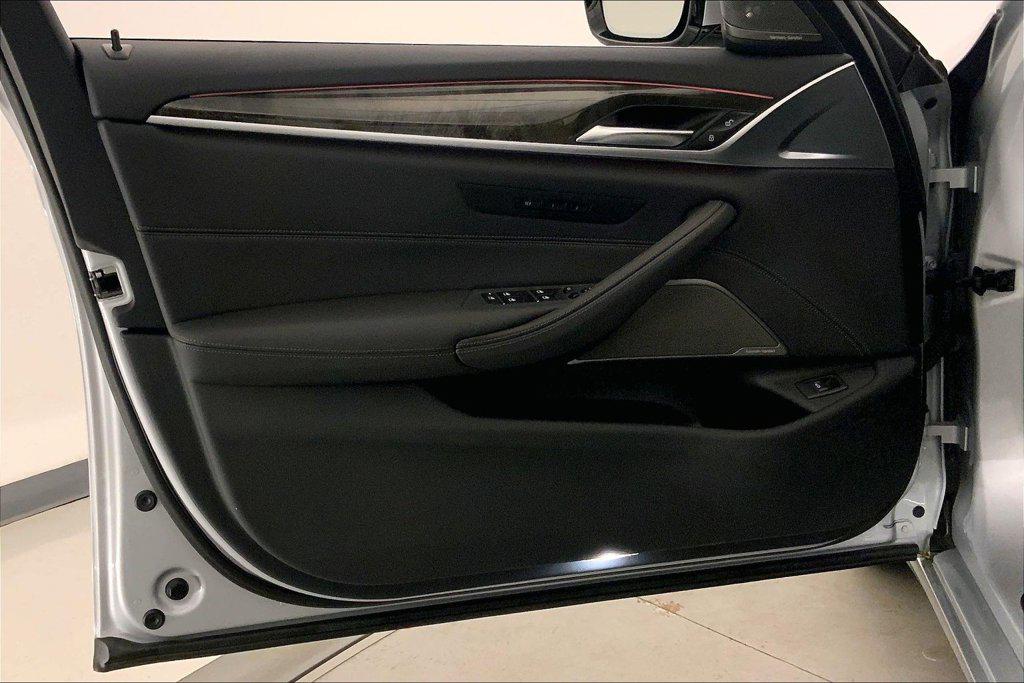 صورة مصغرة 24 لـ 2021 BMW 530 XDRIVE