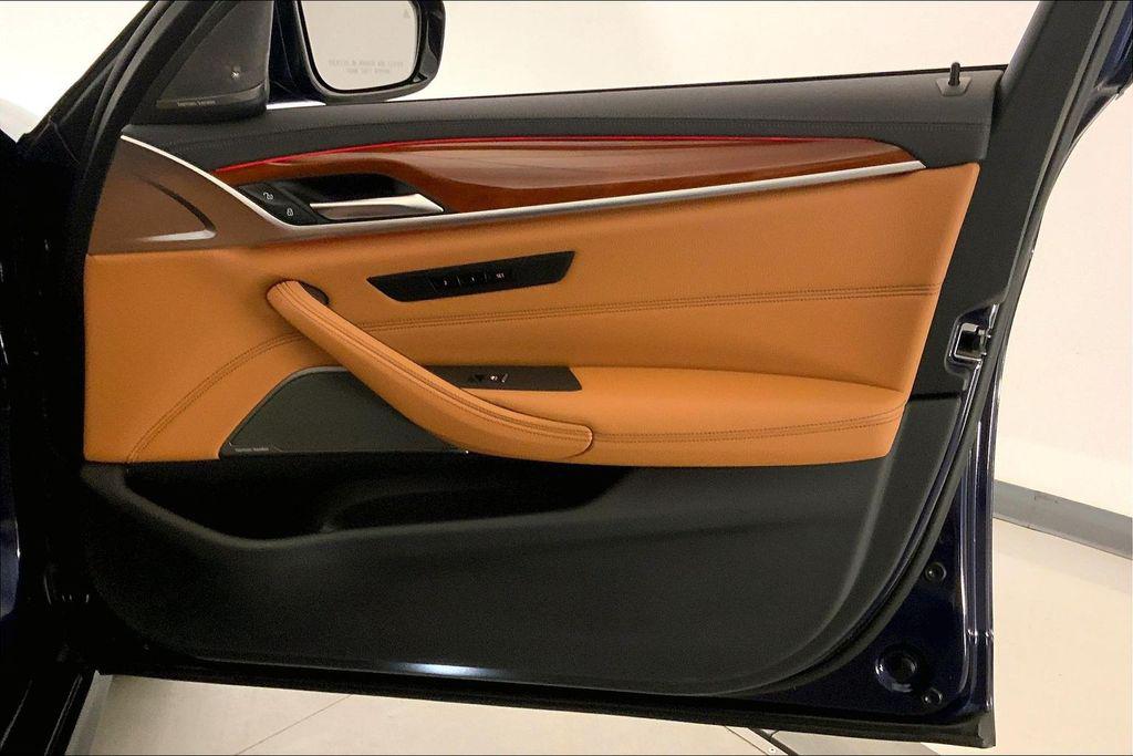 صورة مصغرة 25 لـ 2023 BMW M550 I XDRIVE