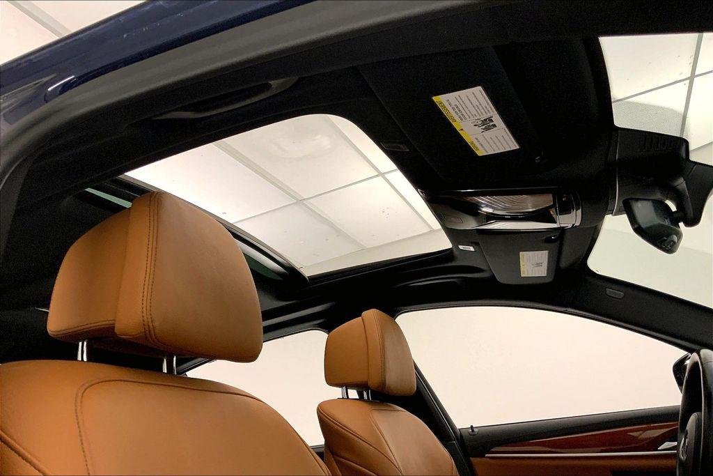 صورة مصغرة 26 لـ 2023 BMW M550 I XDRIVE