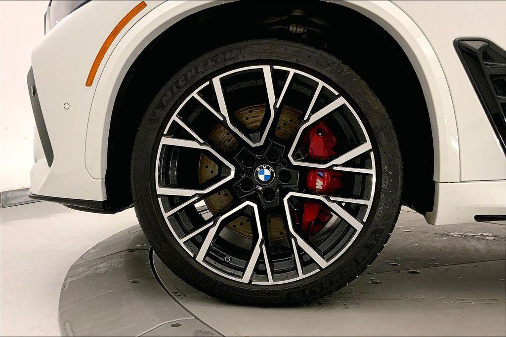 صورة 8 لـ 2022 BMW X5 M BASE